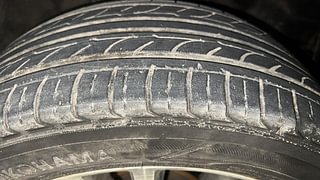 Used 2015 Toyota Corolla Altis [2014-2017] VL AT Petrol Petrol Automatic tyres RIGHT FRONT TYRE TREAD VIEW