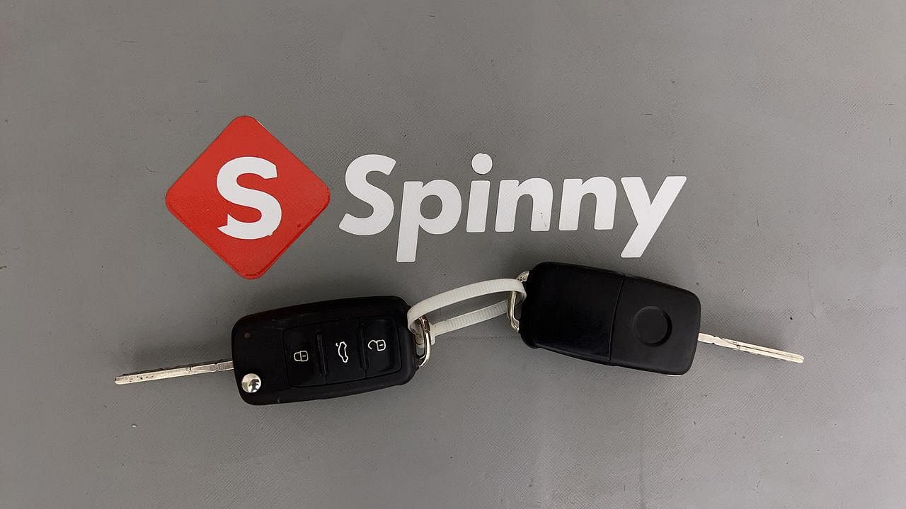 Used 2015 Volkswagen Vento [2015-2019] Highline Petrol AT Petrol Automatic extra CAR KEY VIEW
