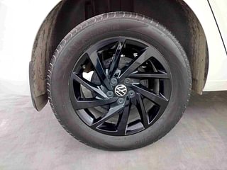 Used 2023 null Petrol Automatic tyres RIGHT REAR TYRE RIM VIEW