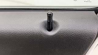 Used 2014 Hyundai Eon [2011-2018] Magna Petrol Manual top_features Central locking