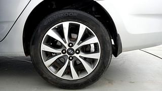 Used 2014 Hyundai Verna [2011-2015] Fluidic 1.6 CRDi SX Diesel Manual tyres LEFT REAR TYRE RIM VIEW
