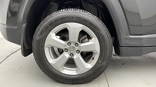 Used 2018 JEEP Compass [2017-2021] Limited 1.4 Petrol AT Petrol Automatic tyres RIGHT REAR TYRE RIM VIEW