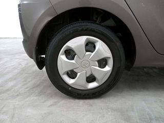 Used 2017 Tata Tiago [2016-2020] Revotron XT Petrol Manual tyres RIGHT REAR TYRE RIM VIEW