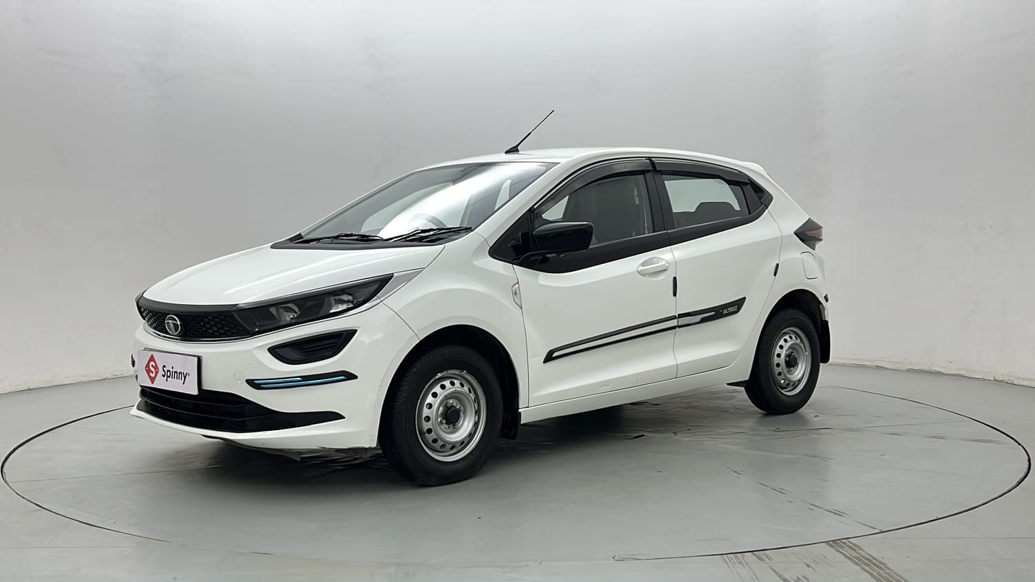 LEFT FRONT CORNER VIEW