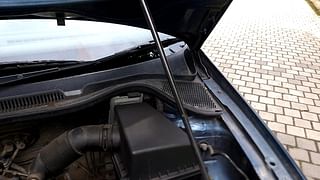 Used 2016 Volkswagen Ameo [2016-2020] Highline1.2L (P) Petrol Manual engine ENGINE LEFT SIDE HINGE & APRON VIEW