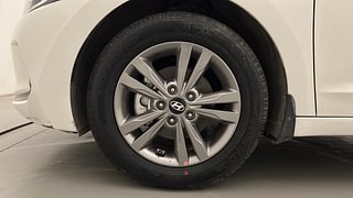 Used 2018 Hyundai Elantra [2016-2022] 2.0 S Petrol Manual tyres LEFT FRONT TYRE RIM VIEW