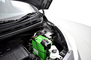 Used 2018 Hyundai Grand i10 [2013-2017] Magna 1.2 Kappa VTVT Petrol Manual engine ENGINE LEFT SIDE HINGE & APRON VIEW