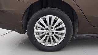 Used 2015 Maruti Suzuki Ciaz [2014-2017] ZXi AT Petrol Automatic tyres RIGHT REAR TYRE RIM VIEW