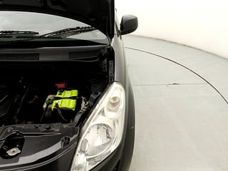 Used 2014 Maruti Suzuki Ritz [2012-2017] Vxi Petrol Manual engine ENGINE LEFT SIDE HINGE & APRON VIEW