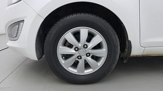 Used 2013 Hyundai i20 [2012-2014] Sportz 1.2 Petrol Manual tyres LEFT FRONT TYRE RIM VIEW