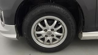 Used 2017 Maruti Suzuki Swift [2014-2017] LXI (O) Petrol Manual tyres LEFT FRONT TYRE RIM VIEW