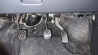 Used 2011 Maruti Suzuki Swift [2007-2011] LXi Petrol Manual interior PEDALS VIEW