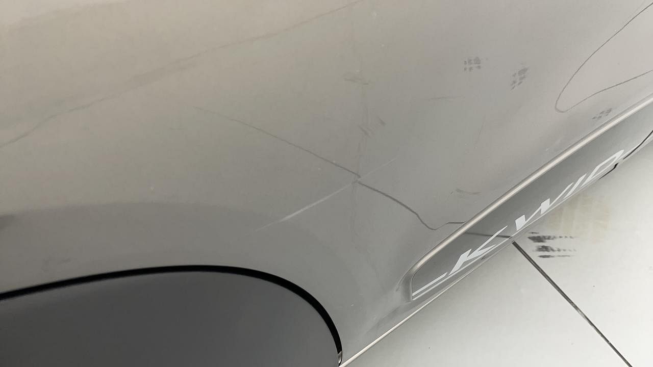 Used 2018 Renault Kwid [2015-2019] 1.0 RXT AMT Opt Petrol Automatic dents MINOR SCRATCH