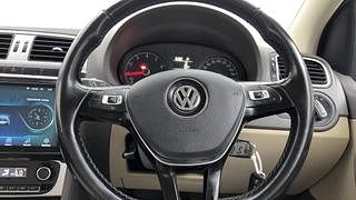 Used 2015 Volkswagen Vento [2015-2019] Highline Petrol AT Petrol Automatic top_features Airbags
