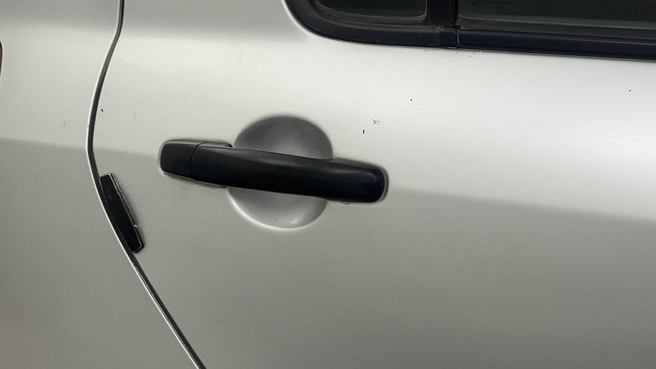 Used 2010 Maruti Suzuki Swift [2007-2011] VXi Petrol Manual dents MINOR SCRATCH