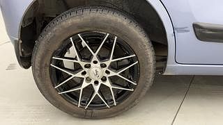 Used 2011 Maruti Suzuki Wagon R 1.0 [2010-2019] VXi Petrol Manual tyres RIGHT REAR TYRE RIM VIEW