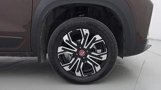 Used 2022 Renault Kiger RXZ Turbo CVT Dual Tone Petrol Automatic tyres RIGHT FRONT TYRE RIM VIEW