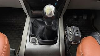 Used 2017 Mahindra Scorpio [2016-2017] S10 1.99 Diesel Manual interior GEAR  KNOB VIEW