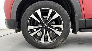 Used 2019 Nissan Kicks [2018-2020] XV Premium (O) Dual Tone Diesel Diesel Manual tyres LEFT FRONT TYRE RIM VIEW
