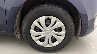 Used 2021 Maruti Suzuki Swift VXI AMT Petrol Automatic tyres RIGHT FRONT TYRE RIM VIEW