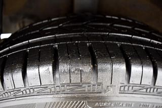 Used 2018 Hyundai Grand i10 [2013-2017] Magna 1.2 Kappa VTVT Petrol Manual tyres RIGHT REAR TYRE TREAD VIEW