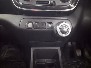 Used 2017 Renault Kwid [2015-2019] 1.0 RXT AMT Opt Petrol Automatic interior GEAR  KNOB VIEW