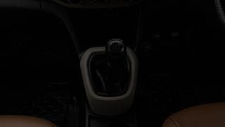 Used 2018 Hyundai Grand i10 [2017-2020] Magna 1.2 Kappa VTVT Petrol Manual interior GEAR  KNOB VIEW