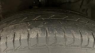 Used 2013 Maruti Suzuki Swift [2011-2017] ZDi Diesel Manual tyres RIGHT FRONT TYRE TREAD VIEW
