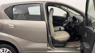 Used 2017 Datsun Redi-GO [2015-2019] T(O) 1.0 Petrol Manual interior RIGHT SIDE FRONT DOOR CABIN VIEW