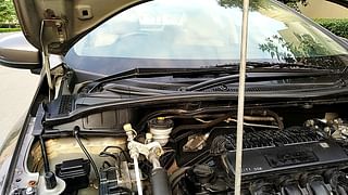 Used 2015 Honda City [2014-2017] VX Petrol Manual engine ENGINE RIGHT SIDE HINGE & APRON VIEW