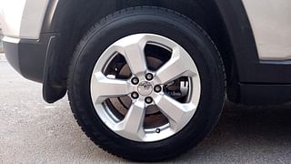 Used 2018 JEEP Compass [2017-2021] Limited 1.4 Petrol AT Petrol Automatic tyres RIGHT REAR TYRE RIM VIEW