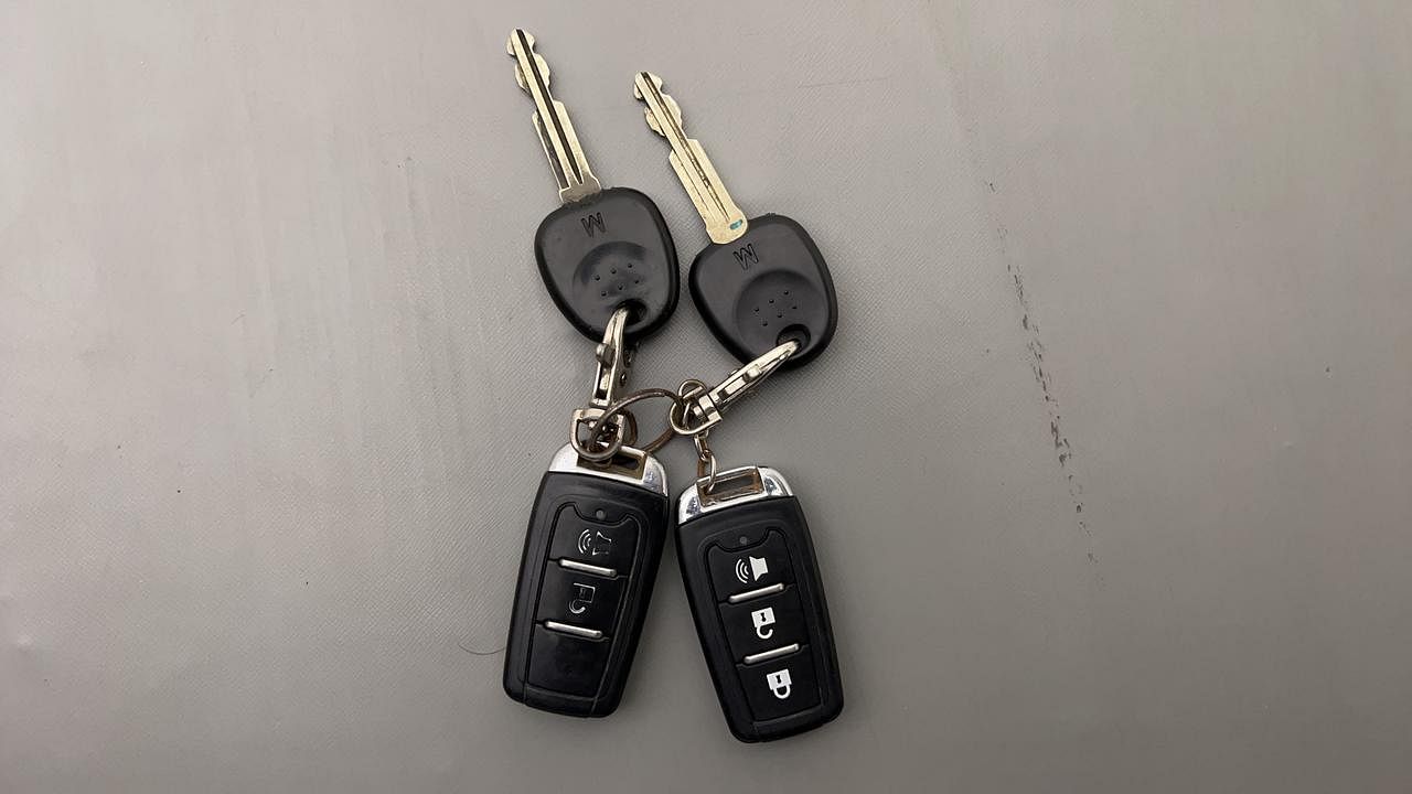 Used 2015 Hyundai Eon [2011-2018] Era + Petrol Manual extra CAR KEY VIEW