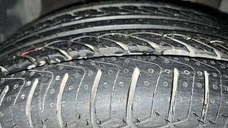 Used 2015 Maruti Suzuki S-Cross Alpha 1.6 Diesel Manual tyres RIGHT FRONT TYRE TREAD VIEW