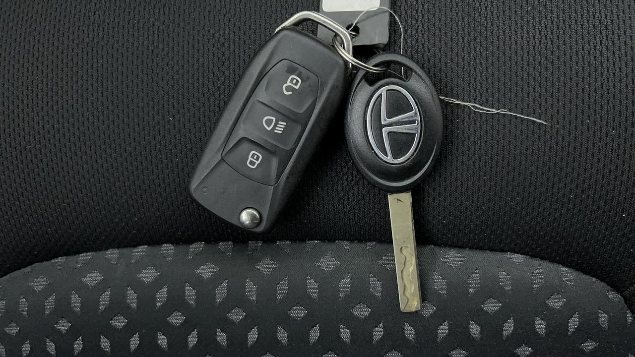 Used 2018 Tata Nexon [2017-2020] XZ Petrol Petrol Manual extra CAR KEY VIEW