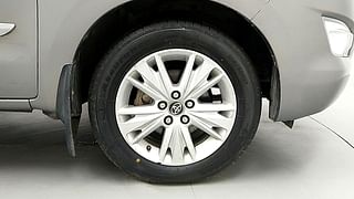 Used 2016 Toyota Innova Crysta [2016-2020] 2.8 ZX AT 7 STR Diesel Automatic tyres RIGHT FRONT TYRE RIM VIEW
