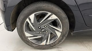 Used 2021 Hyundai New i20 Asta (O) 1.0 Turbo DCT Petrol Automatic tyres RIGHT REAR TYRE RIM VIEW