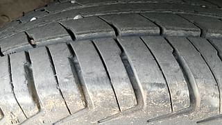 Used 2016 Renault Kwid [2015-2019] 1.0 RXT Opt Petrol Manual tyres LEFT FRONT TYRE TREAD VIEW