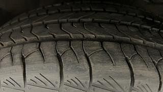 Used 2015 Maruti Suzuki S-Cross [2015-2017] Zeta 1.3 Diesel Manual tyres RIGHT FRONT TYRE TREAD VIEW