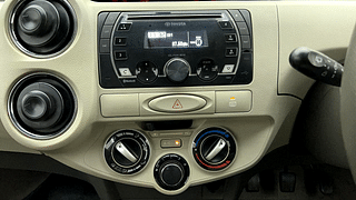 Used 2015 Toyota Etios Liva [2010-2017] VX Petrol Manual interior MUSIC SYSTEM & AC CONTROL VIEW