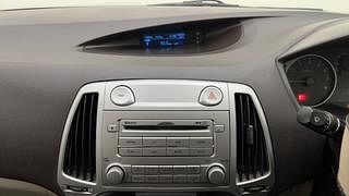 Used 2011 Hyundai i20 [2008-2012] Sportz 1.2 Petrol Manual top_features Integrated (in-dash) music system