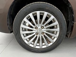 Used 2015 Maruti Suzuki Ciaz [2014-2017] ZXI+ Petrol Manual tyres LEFT FRONT TYRE RIM VIEW