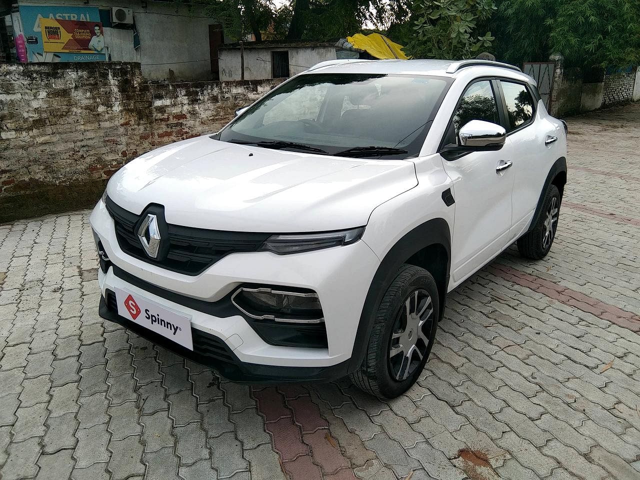 LEFT FRONT CORNER VIEW