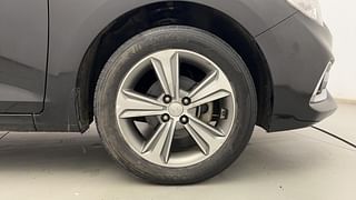Used 2019 Hyundai Verna [2017-2020] 1.6 VTVT SX (O) Petrol Manual tyres RIGHT FRONT TYRE RIM VIEW