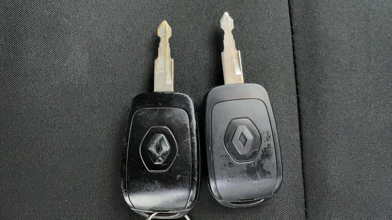 Used 2018 Renault Kwid [2017-2019] RXT 1.0 SCE Special (O) Petrol Manual extra CAR KEY VIEW