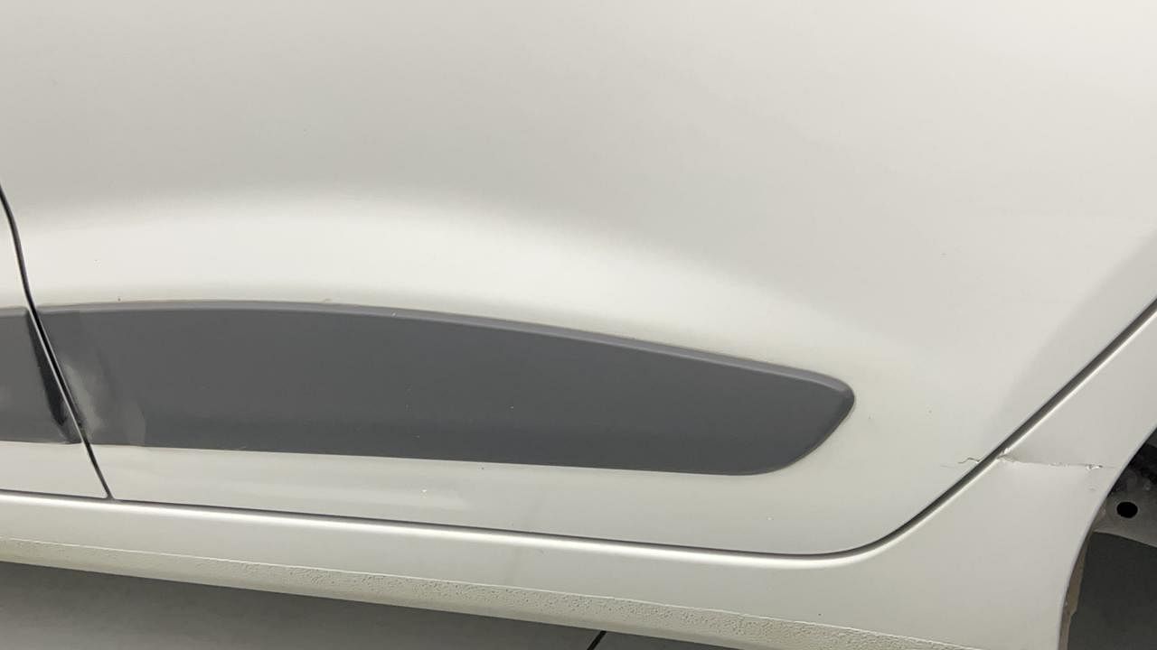 Used 2018 Hyundai Grand i10 [2017-2020] Sportz 1.2 Kappa VTVT Petrol Manual dents MINOR DENT