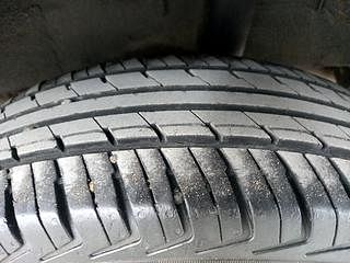 Used 2019 Renault Kwid [2015-2019] RXT Opt Petrol Manual tyres LEFT REAR TYRE TREAD VIEW