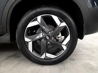 Used 2022 Hyundai Alcazar Signature (O) 7 STR 2.0 Petrol AT Petrol Automatic tyres LEFT REAR TYRE RIM VIEW