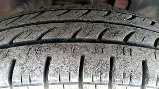 Used 2016 Renault Kwid [2015-2019] 1.0 RXT AMT Opt Petrol Automatic tyres RIGHT FRONT TYRE TREAD VIEW