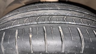 Used 2018 Maruti Suzuki Baleno [2015-2019] Zeta AT Petrol Petrol Automatic tyres LEFT FRONT TYRE TREAD VIEW