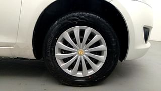 Used 2013 Maruti Suzuki Swift [2011-2017] VDi Diesel Manual tyres RIGHT FRONT TYRE RIM VIEW